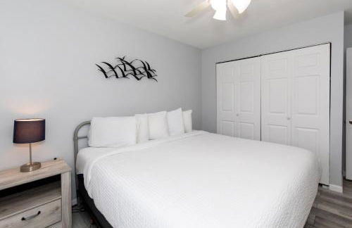 Modern Condo Central Huron Boat Basin Area - Foto 46