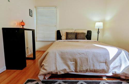 Entire House,Convinient location in Los Angeles , near Universal, Hollywood, Pets Friendly, Free WIFI - Foto 16