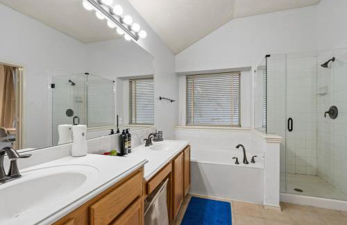 The Blue Door Oasis 4BR 2 BATH with 6 Beds Frisco with Arcade, Games, Office - Foto 55