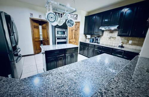 Luxury 5BR Retreat, Kid's Playroom! Near Lake Hubbard, Vineyard Views - Foto 12
