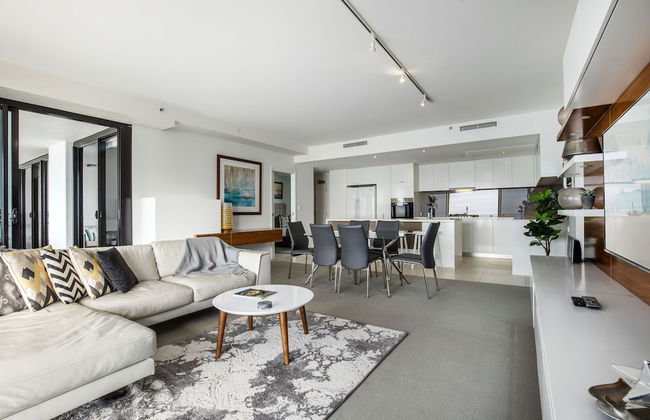 Ultra Broadbeach - Photo 15