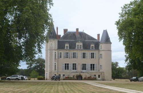 Maison de charme avec piscine couverte, vélos, barque et coin pêche, proche Châteauroux et George Sand - FR-1-591-168 - Foto 6