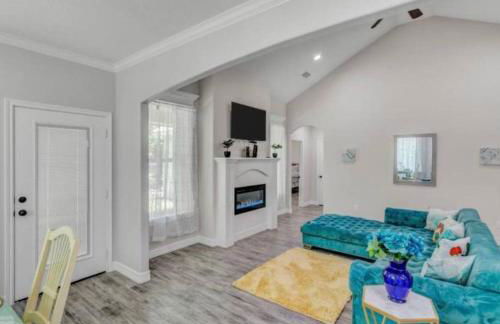 Reduced! Newly Renovated Luxe West Beaumont w Priv - Foto 16