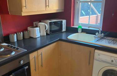 Serene 3-Bed Apartment - Park Views & Walking Distance to Royal Stoke Hospital - Foto 3