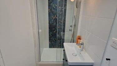 Massilia Shelter - Foto 5, Shower