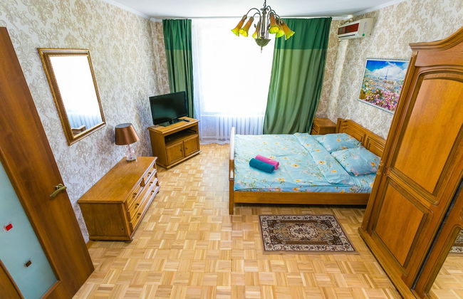 Apartment on Tryokhgorny Val - Photo 6