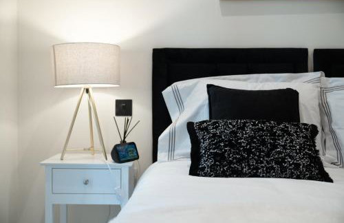 Modern- Battersea Power Station 2-Bed Apartment with Balcony - Foto 32