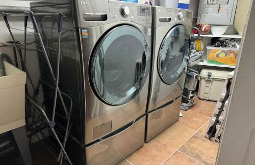 3-Story Townhome Free Parking Private Patio Washer-Dryer - Foto 56