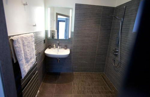 Annecy LakeLodge Lakeside Modern 7 bedroom Retreat - Foto 16