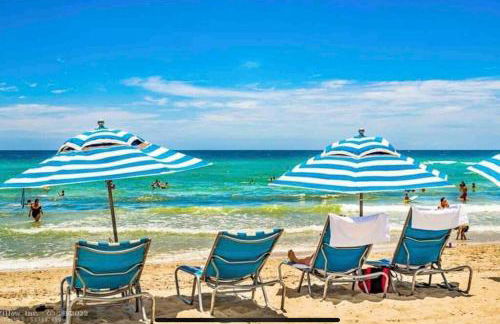 Contemporary Beach Retreat, Sleek Design & Full Kitchen -A - Foto 13