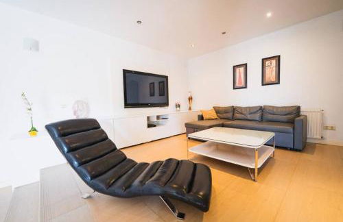 Precioso chalet con piscina y pista de padel - Photo 19