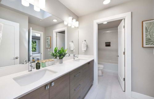 Modern Kirkland 4BR Family Oasis Kids Paradise - Photo 62