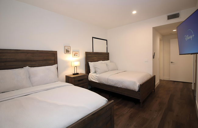 Los Angeles Deluxe Suites - 2 Bedrooms & 2 Bathrooms - Photo 5