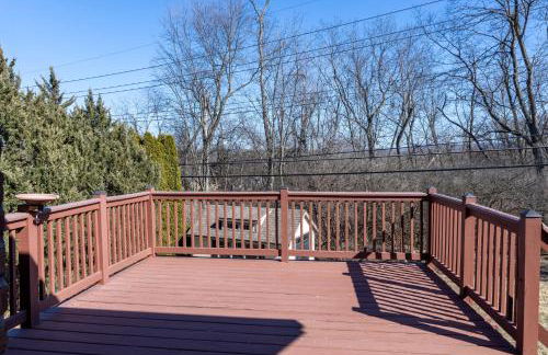 Charming 3BR Home With a Deck and Yard - Photo 22