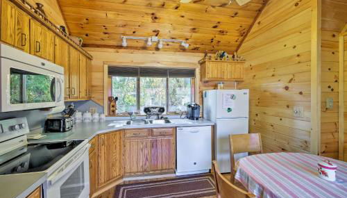 Bolton Landing Cottage with Deck, Walk to Beach! - Foto 4