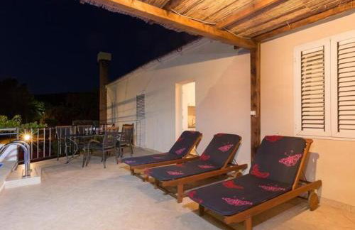 Villa Dalmatian Gem - Two-Bedroom Villa with Terrace and Swimming Pool - Photo 51