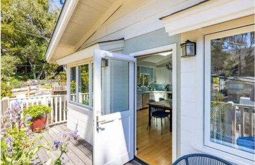 Gorgeous 3-bdrm home, walk to town and beach - Photo 35