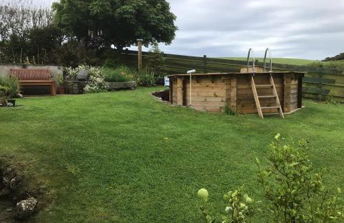 Cozy Camborne Studio Retreat With two Single Beds - Photo 58