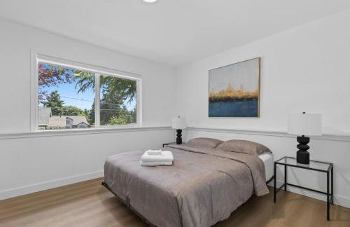 Family-Friendly 4BR Home with AC and Yard Near Airport - Foto 10