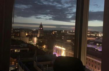 Award Winner of 2026 &2025 traveller & Best guest rated apartment, two bedroom, #1 Leeds city centres most central location, Great 180 degree views,balcony , PARKING onsite, Netflix & WiFi - Foto 41