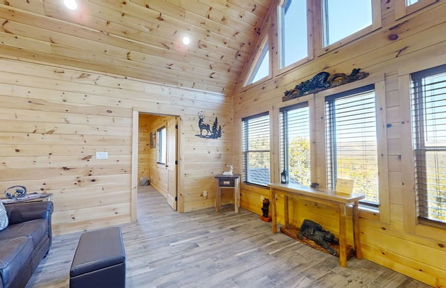 Lazy Bear Lodge 5 Bedroom Cabin by RedAwning - Photo 80