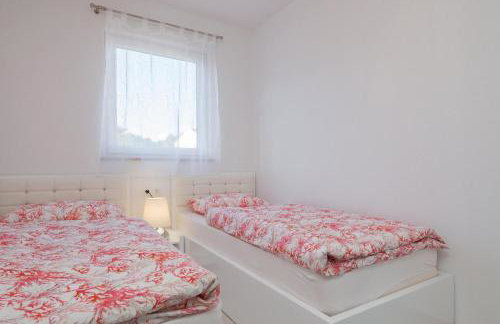 La Perla Apartments 2 - Photo 25