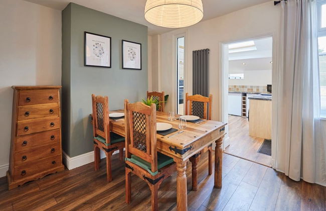 Host Stay Church View Cottage - Photo 8