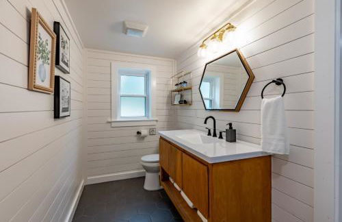 300 steps from Lake Hot Tub Fire Pit Game Room - Foto 17