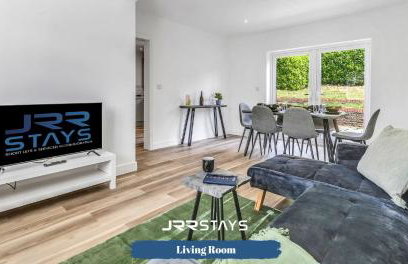 Dudley - Stylish 3 Bedroom Sleeps 6 Wi-Fi - JRR Stays - Foto 25