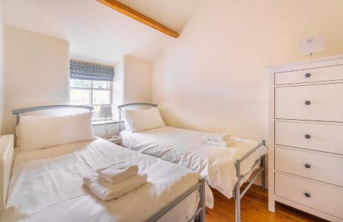 Field Cottage - Photo 13