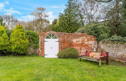 Hidden Cottage with Parking in Esher Surrey - Pass the Keys - Foto 15