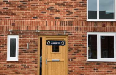 LUXURY 3 BED HOME with MULTIPLE FREE PARKING BAYS Early Check-in Late Check- Out Allowed - Foto 1