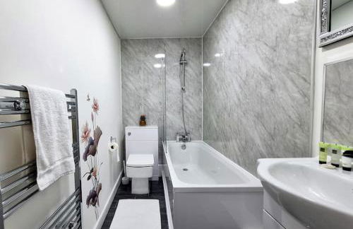 *6B7R* Setup for your most relaxed & amazing stay + Free Parking + Free Fast WiFi* - Foto 33