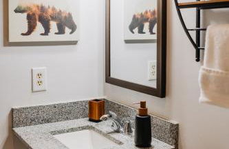 Oak Haven Condo - Downtown Blowing Rock Fully Stocked with 2 King Beds - Foto 14