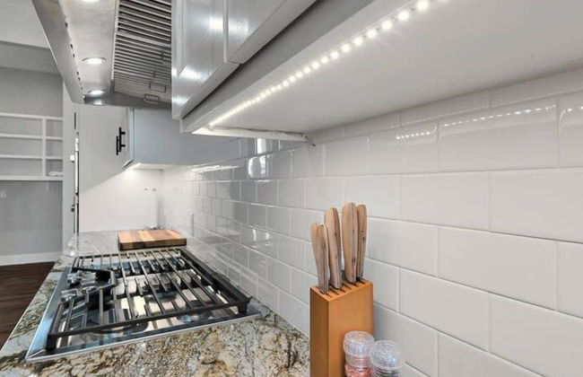 New Luxury Texas Farmhouse - Photo 41