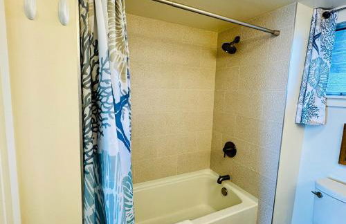 Island Glow Kailua Village #508 free assigned parking, AC, downtown, walk to restaurants, bars and the pier - Foto 28