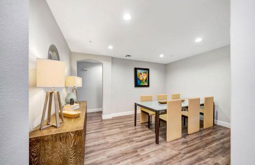 Stunning Hilltop 5BR With View And Hot Tub! - Foto 15