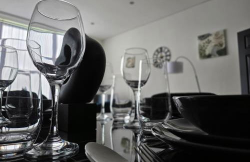 Deluxe 2BR Apartment Near City Center - Sleeps 6 - Foto 13