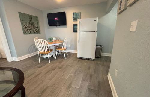 Dolphin Updated Cottage On River - 1 Mile to Beach Kitchen Washer Dryer - Foto 5