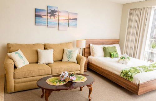 Tropical Studios at Marine Surf Waikiki - FREE PARKING - BEST LOCATION - FULL KITCHEN - SWIMMING POOL - Foto 66