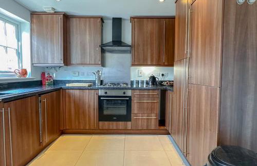 Perfect Booking 3 Bed Home in Central Bracknell - Foto 37