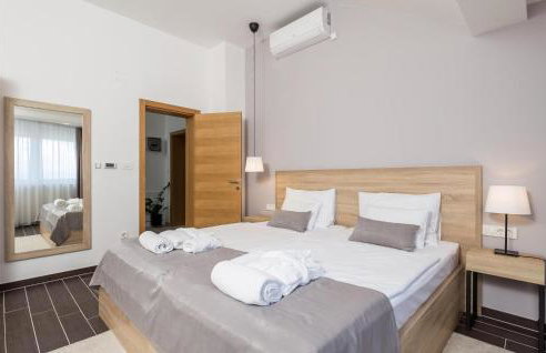 Nice Home In Udbina With Sauna - Photo 37