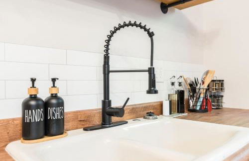 Awaken Your Senses King Bed BSU Parking - Foto 16