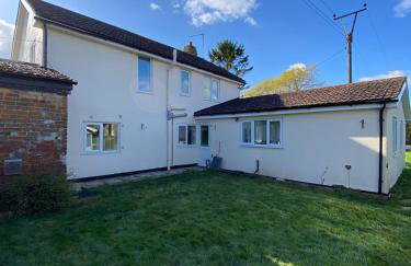 Charming Countryside Retreat Fast Wifi - Photo 17