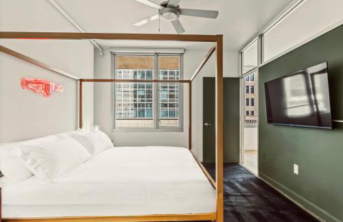 Downtown Dallas High Rise with Free Parking, Gym, Pool, City Views - Foto 5