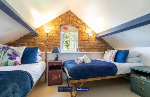 Charming 2-BR Cottage in Stonehouse with Courtyard Garden and Log Fire - Foto 23