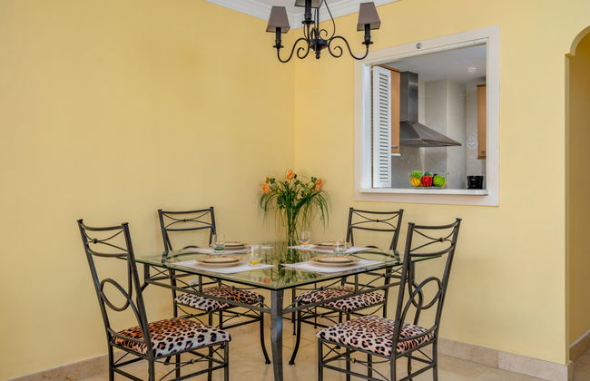 2 bedroom Apartment in Marbella with swimming pool and garden - Photo 20