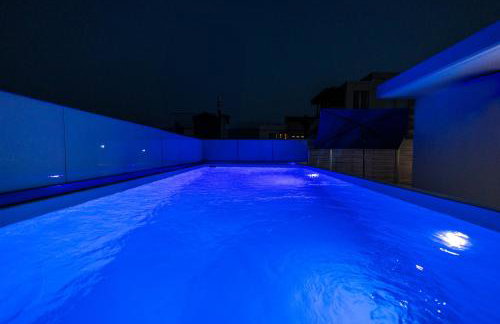 City Apartment with heated rooftop Pool - Foto 8