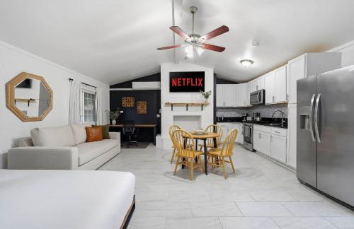 4BR Family Retreat with Hot Tub Games & Fire Pit - Foto 6