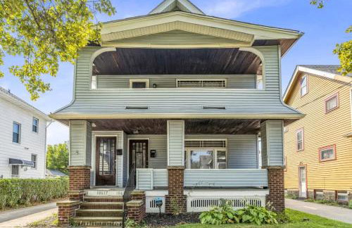 Modern & Cozy 2BR Retreat Near West Blvd - Foto 36